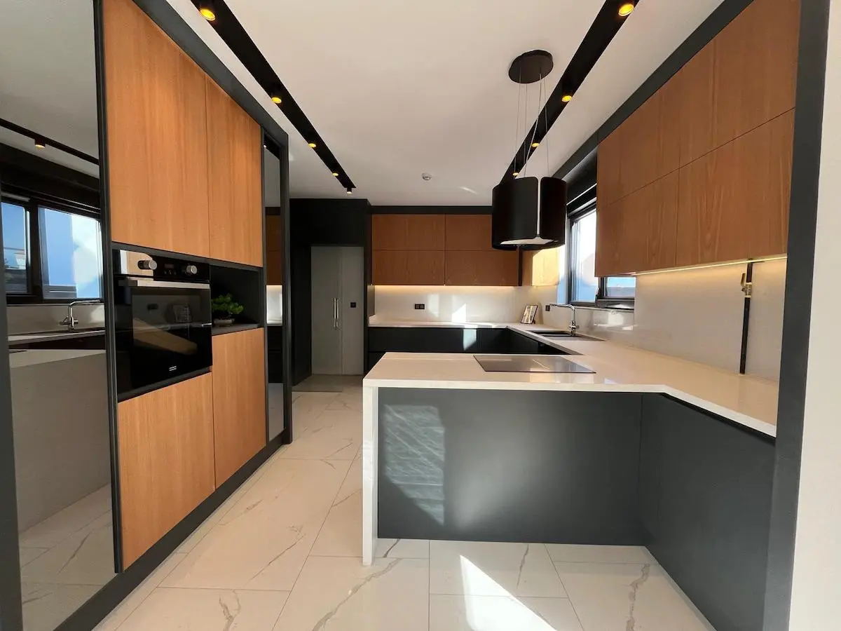 Fitted kitchen